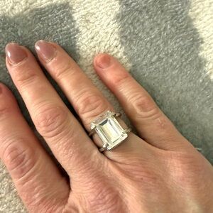 Henri Bendel luxe cocktail ring size 6
